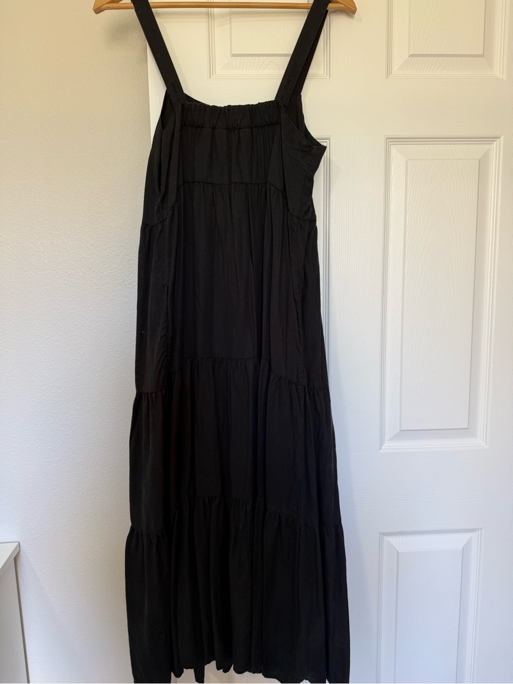 Classic Black Tiered Maxi Dress with Wide Straps - Picture 4 of 5